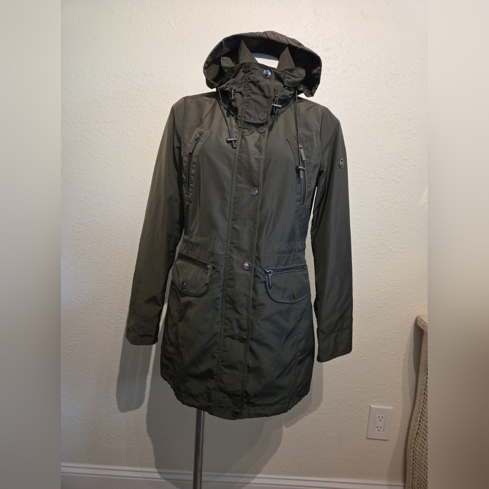 Micheal Kors Rain Jacket With‎ Hood Size Small Lots Of Pockets